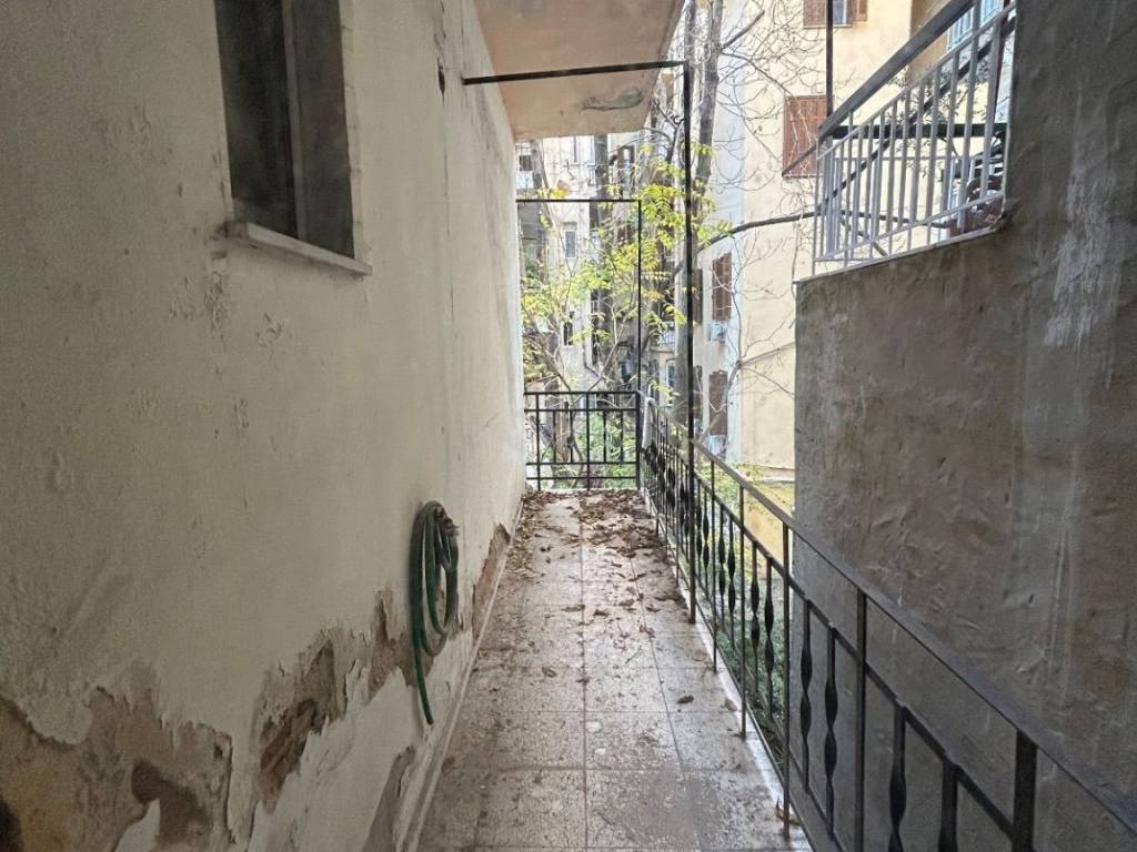 ΠΙΣΩ ΒΕΡΑΝΤΑ