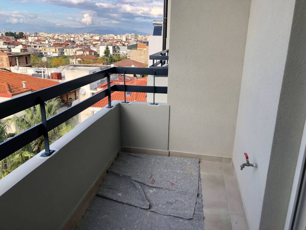 Η ΘΕΑ ΑΠΟ ΤΗΝ ΠΙΣΩ ΒΕΡΑΝΤΑ