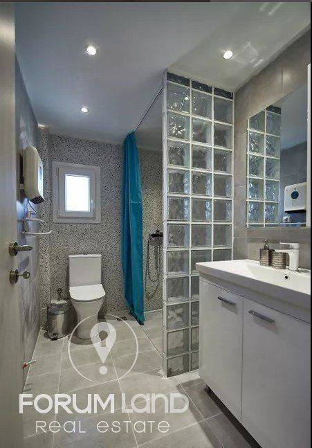 Forumland Real Estate, Μπάνιο