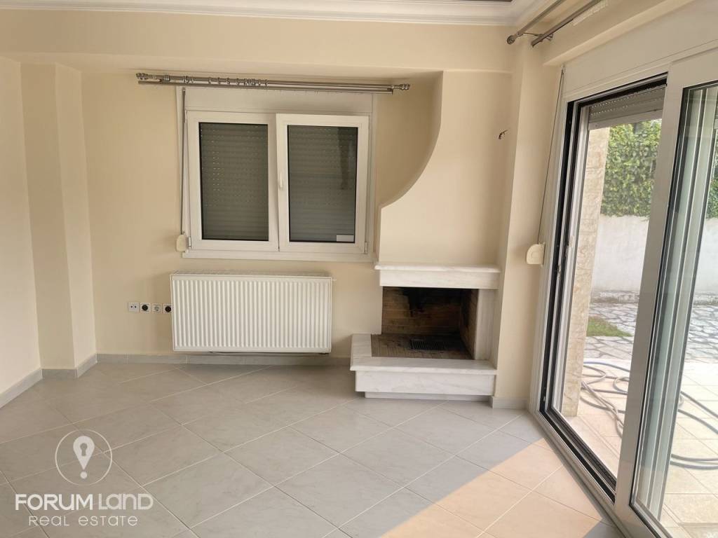 Forumland Real Estate, Σαλόνι με τζάκι