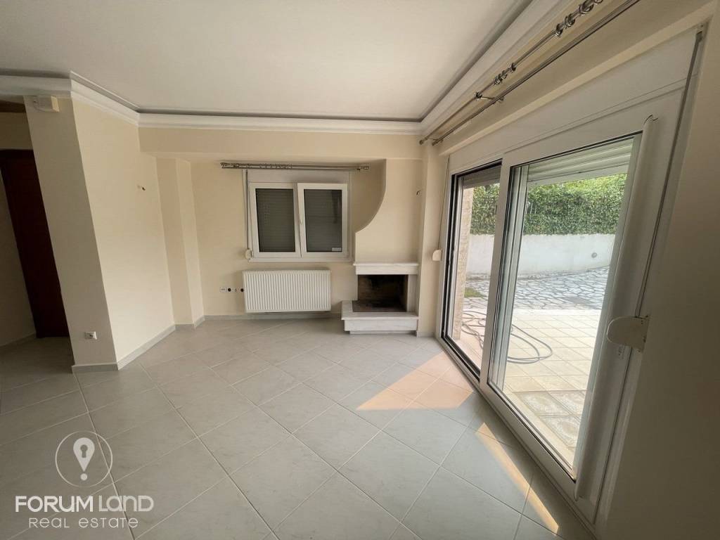 Forumland Real Estate, Σαλόνι με τζάκι