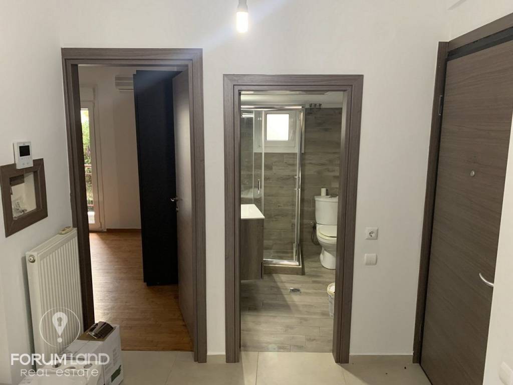 Forumland Real Estate, Είσοδος