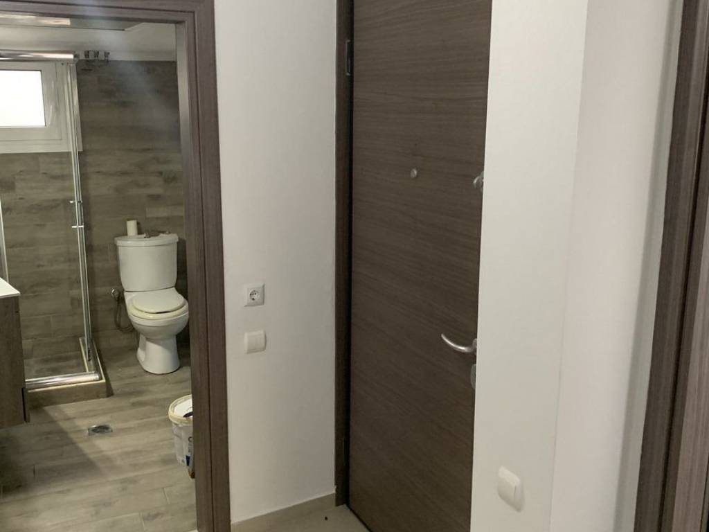 Forumland Real Estate, Είσοδος