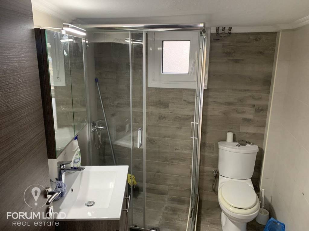 Forumland Real Estate, Μπάνιο με ντουζιέρα