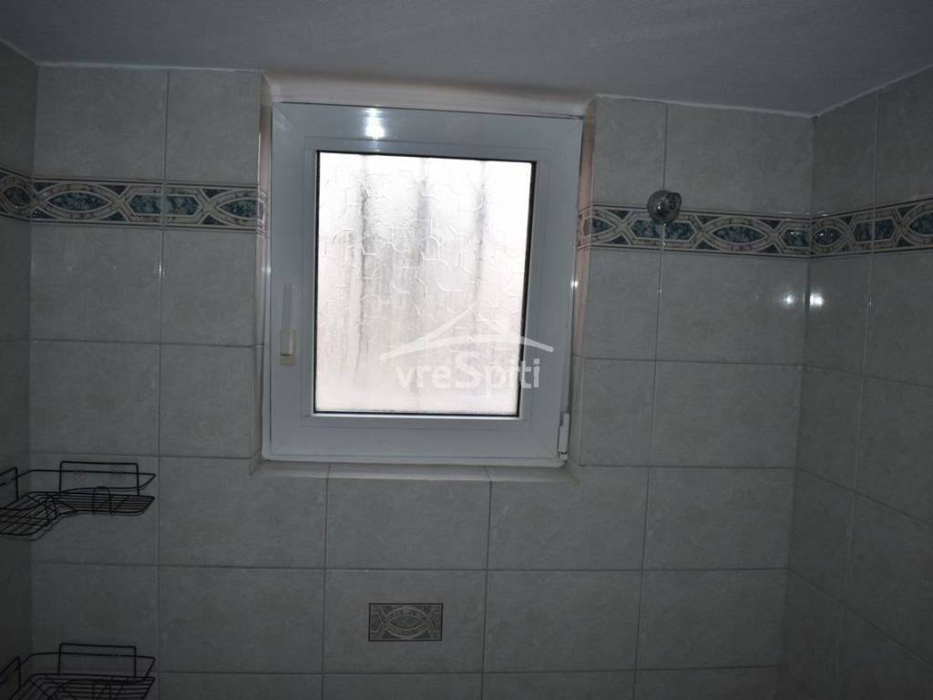 ΠΑΡΑΘΥΡΟ ΛΟΥΤΡΟΥ