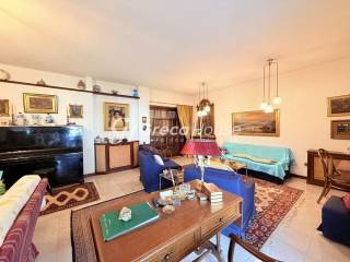 Μονοκατοικία με γκαράζ προς πώληση Νέα Ερυθραία