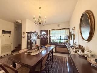 Μονοκατοικία με γκαράζ προς πώληση Νέα Ερυθραία