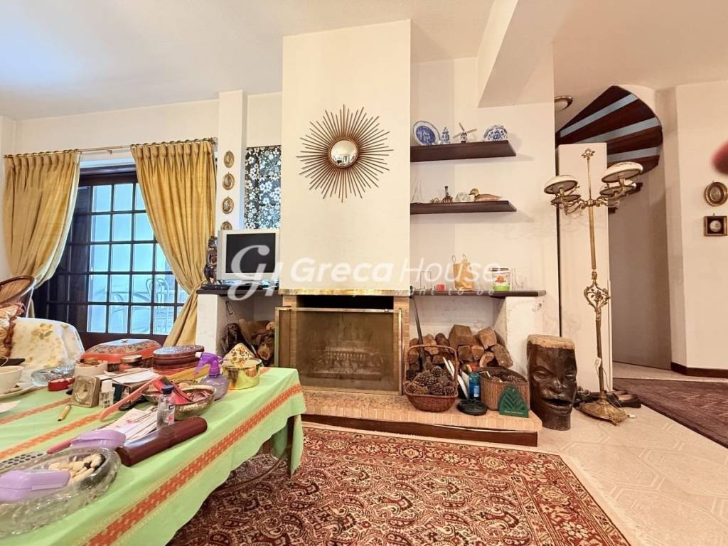 Μονοκατοικία με γκαράζ προς πώληση Νέα Ερυθραία