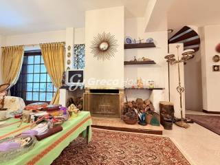 Μονοκατοικία με γκαράζ προς πώληση Νέα Ερυθραία