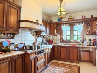 Μονοκατοικία με γκαράζ προς πώληση Νέα Ερυθραία