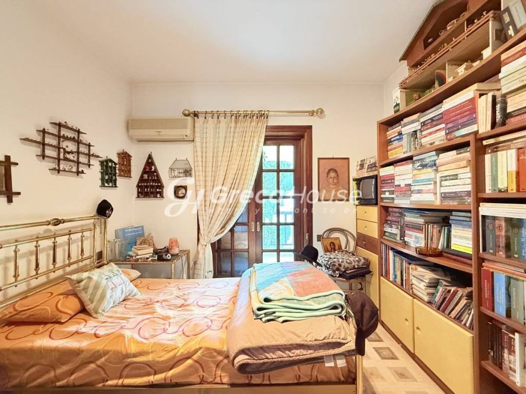 Μονοκατοικία με γκαράζ προς πώληση Νέα Ερυθραία