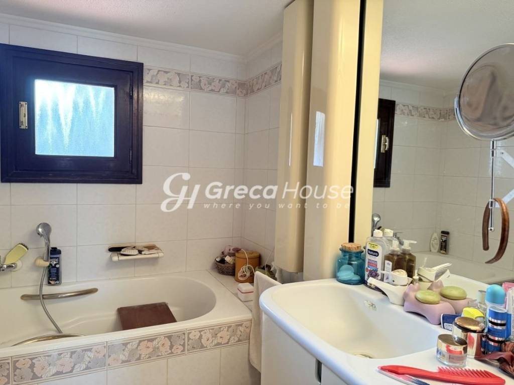 Μονοκατοικία με γκαράζ προς πώληση Νέα Ερυθραία