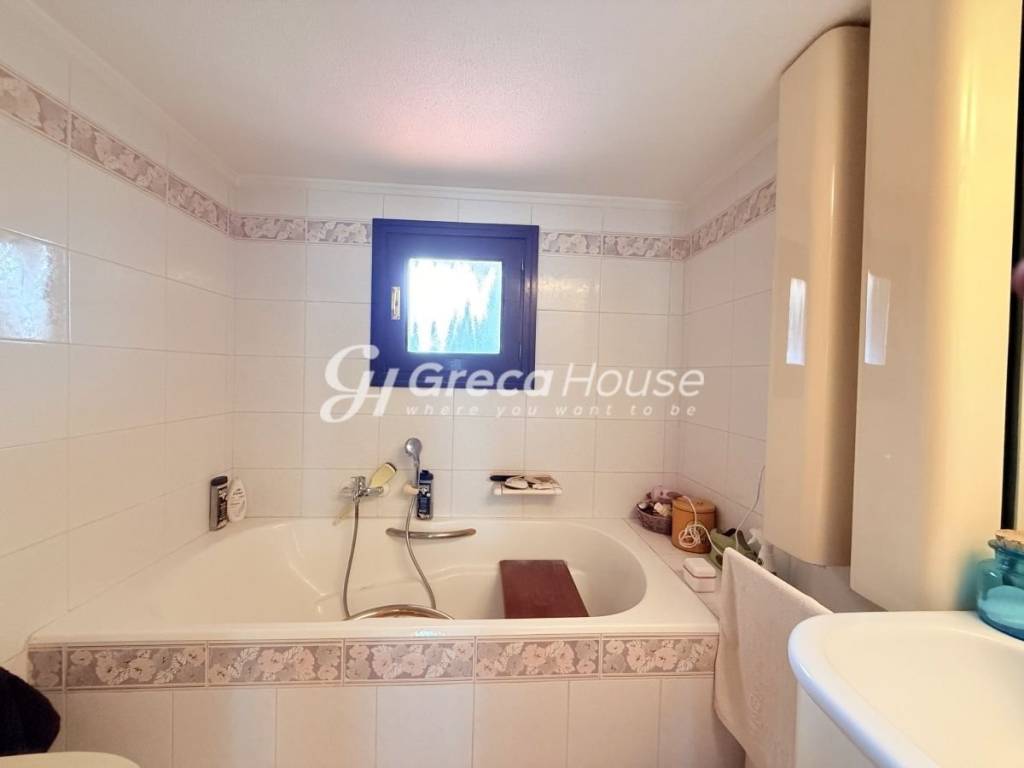 Μονοκατοικία με γκαράζ προς πώληση Νέα Ερυθραία