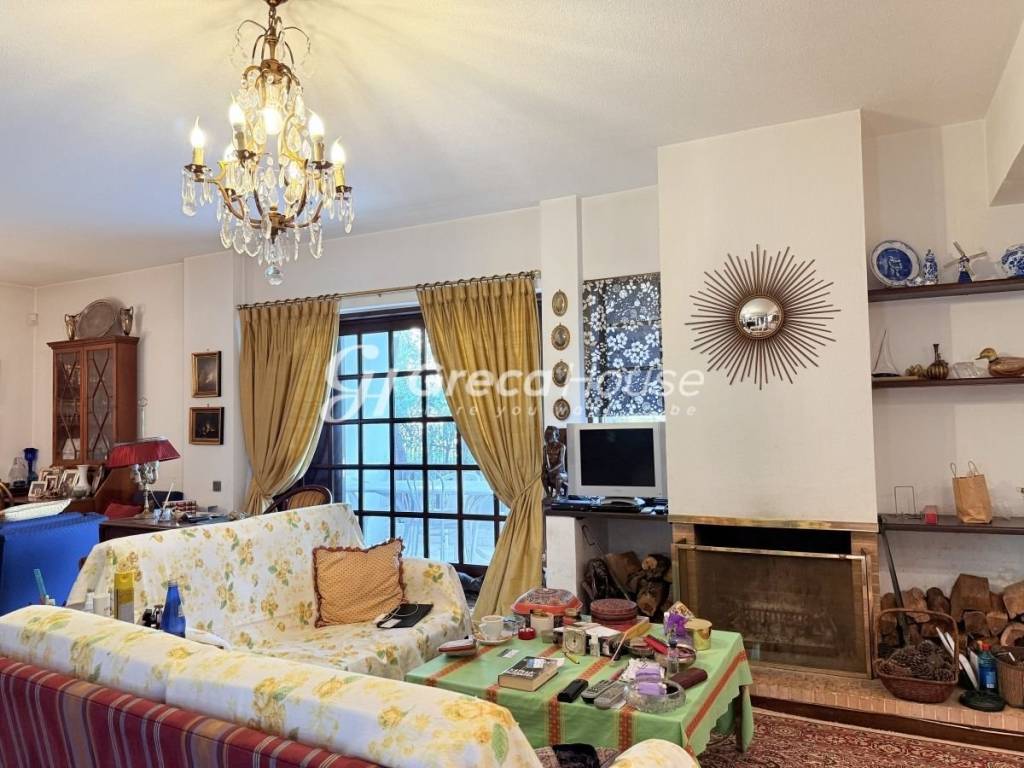 Μονοκατοικία με γκαράζ προς πώληση Νέα Ερυθραία