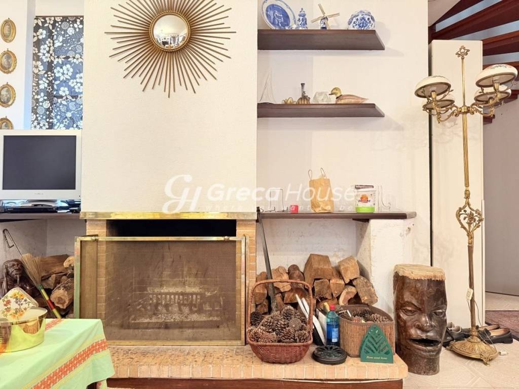 Μονοκατοικία με γκαράζ προς πώληση Νέα Ερυθραία