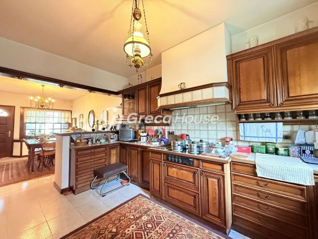 Μονοκατοικία με γκαράζ προς πώληση Νέα Ερυθραία