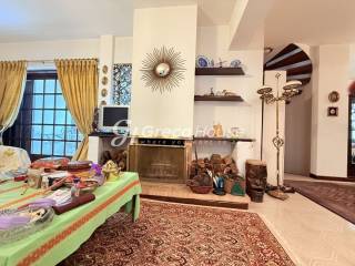 Μονοκατοικία με γκαράζ προς πώληση Νέα Ερυθραία