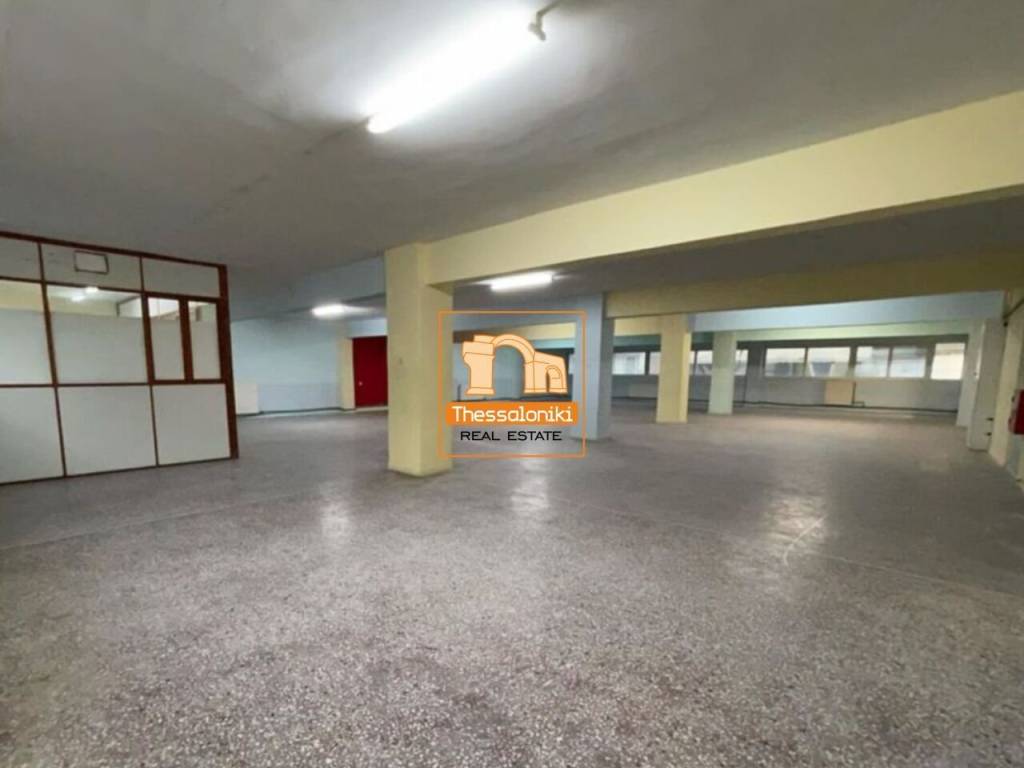 Πλ. Δημοκρατίας, Επαγγελματικός χώρος, 445 τ.μ.