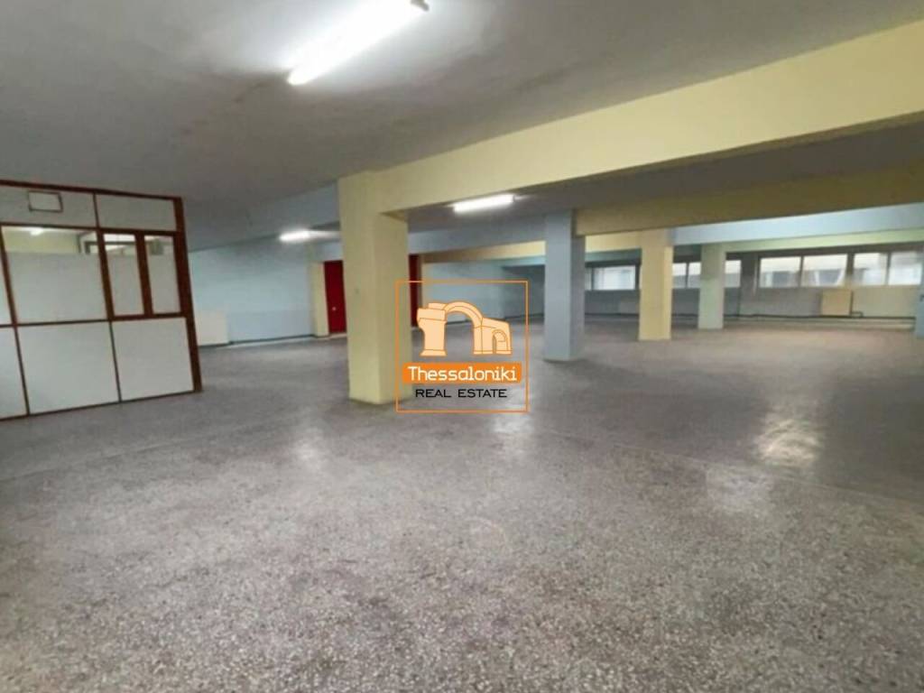 Πλ. Δημοκρατίας, Επαγγελματικός χώρος, 445 τ.μ.