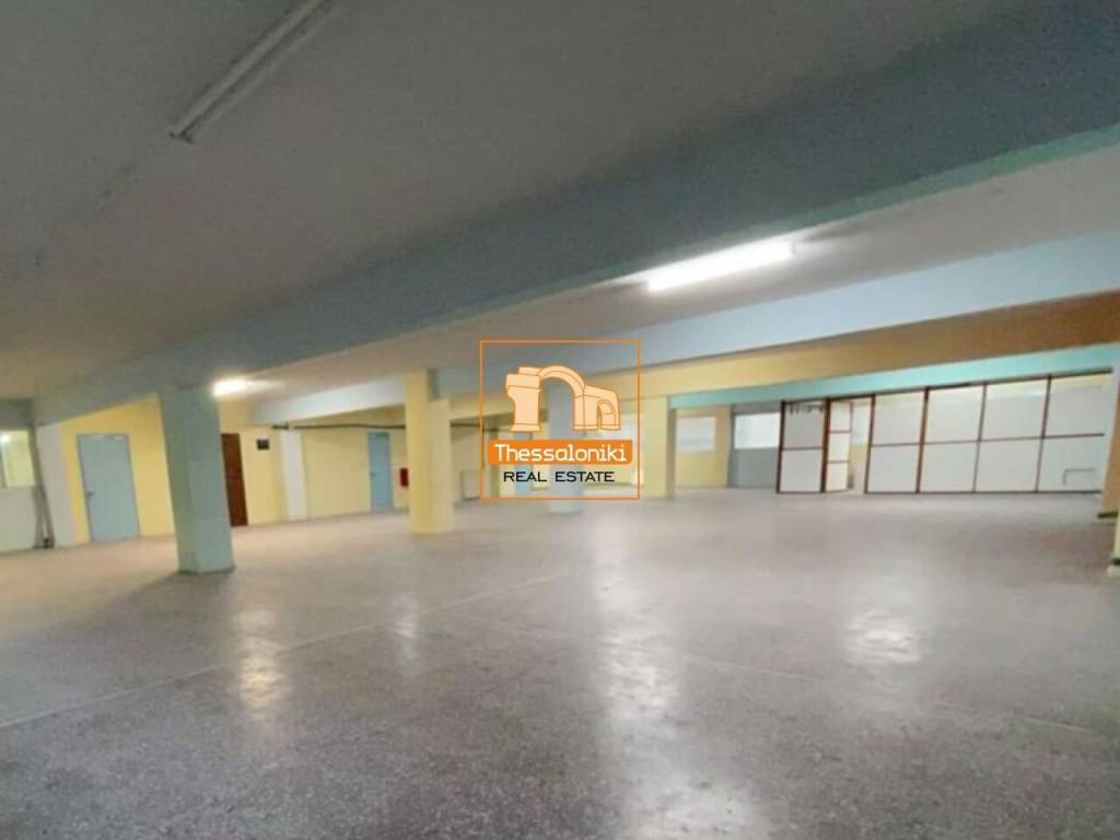 Πλ. Δημοκρατίας, Επαγγελματικός χώρος, 445 τ.μ.