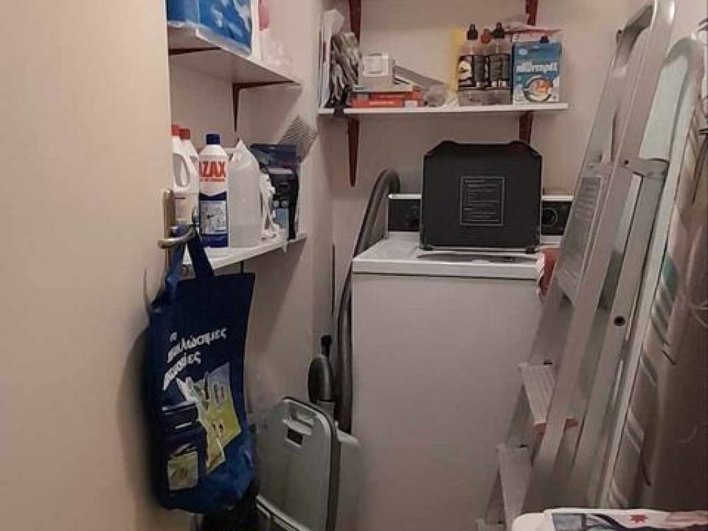 μικρή αποθήκη εντός διαμερίσματος