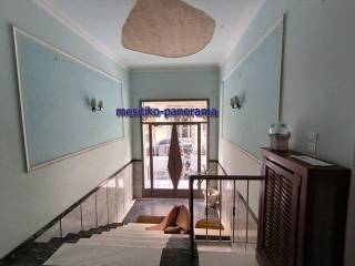 εισοδος πολυκατοικιας