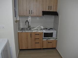 ΚΟΥΖΙΝΑ ΜΕ ΣΥΣΚΕΥΕΣ ΕΞΟΠΛΙΣΜΕΝΗ