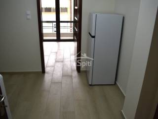 ΚΟΥΖΙΝΑ ΜΕ ΣΥΣΚΕΥΕΣ ΕΞΟΠΛΙΣΜΕΝΗ