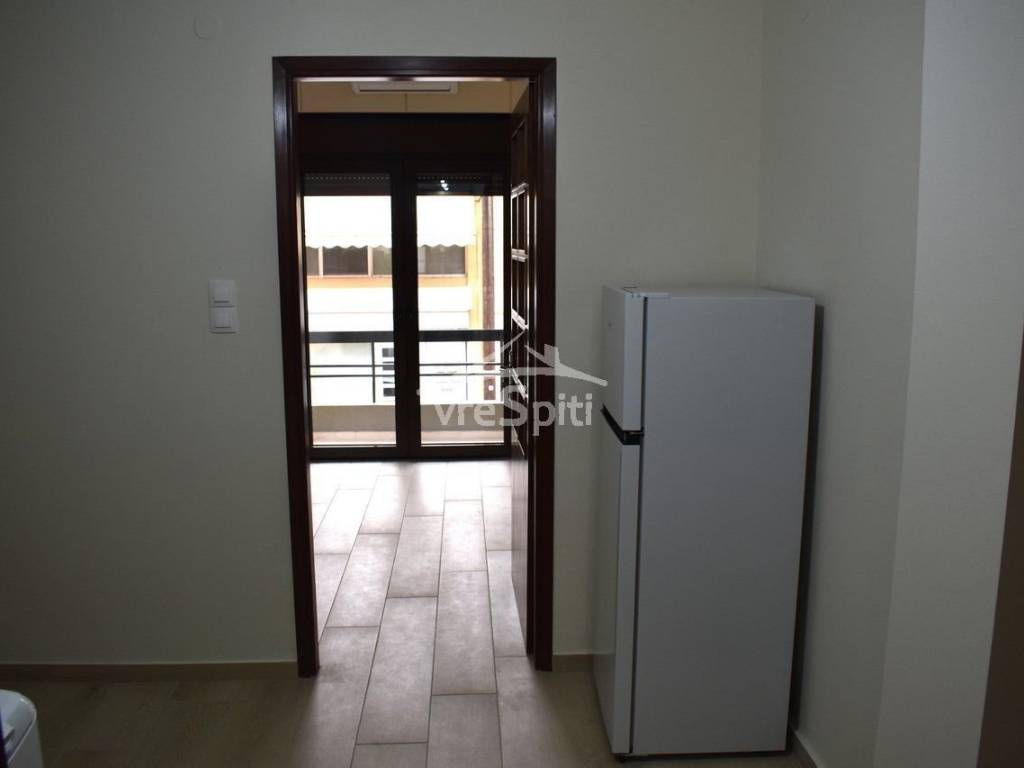 ΚΟΥΖΙΝΑ ΜΕ ΣΥΣΚΕΥΕΣ ΕΞΟΠΛΙΣΜΕΝΗ