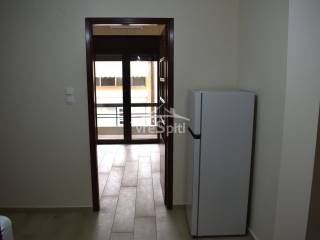 ΚΟΥΖΙΝΑ ΜΕ ΣΥΣΚΕΥΕΣ ΕΞΟΠΛΙΣΜΕΝΗ