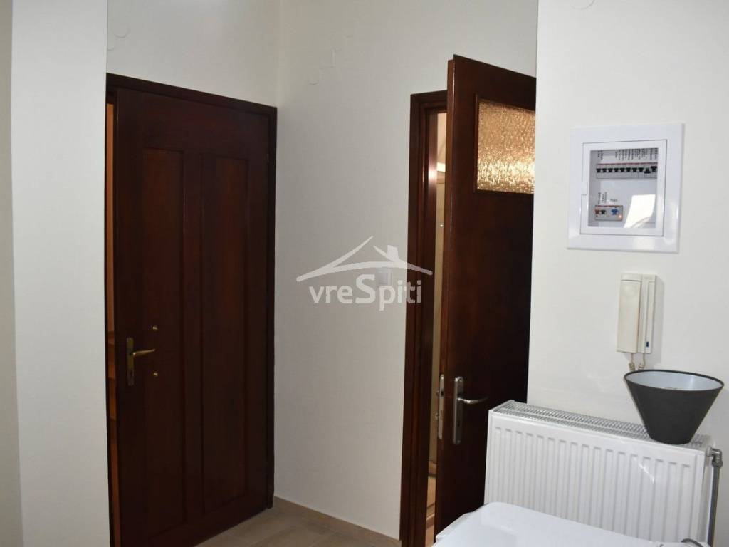 ΚΟΥΖΙΝΑ-ΕΙΣΟΔΟΣ -ΛΟΥΤΡΟ