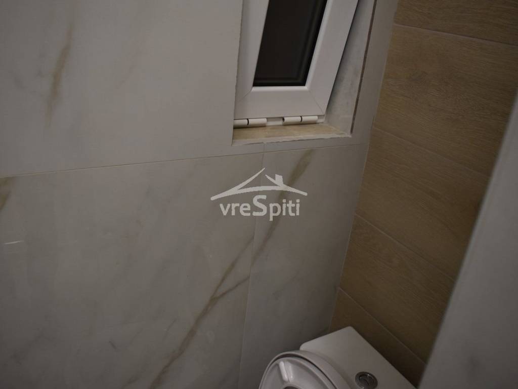 ΠΑΡΑΘΥΡΟ ΛΟΥΤΡΟΥ