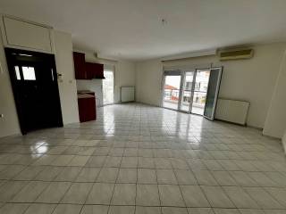 Σαλοκουζίνα από την είσοδο