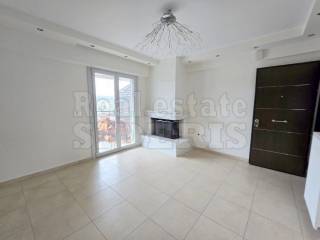 ΣΑΛΟΝΙ ΜΕ ΤΖΑΚΙ