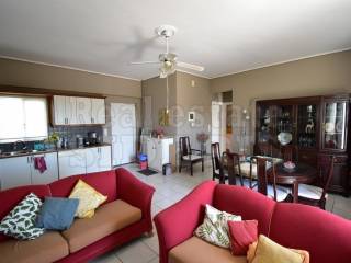 ΣΑΛΟΝΙ ΜΕ ΤΖΑΚΙ ΚΟΥΖΙΝΑ