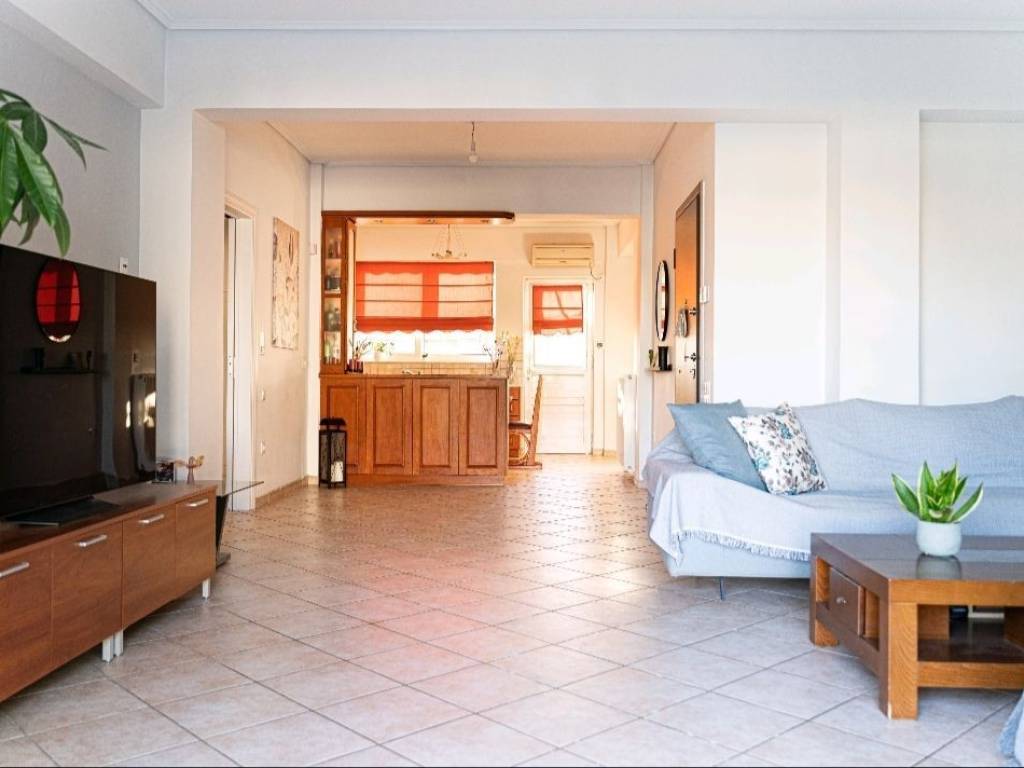 Eniaios choros , saloni , koyzina kai trapezaria