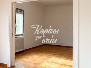 Eyrychoros esoterikos choros me physiko photismo.