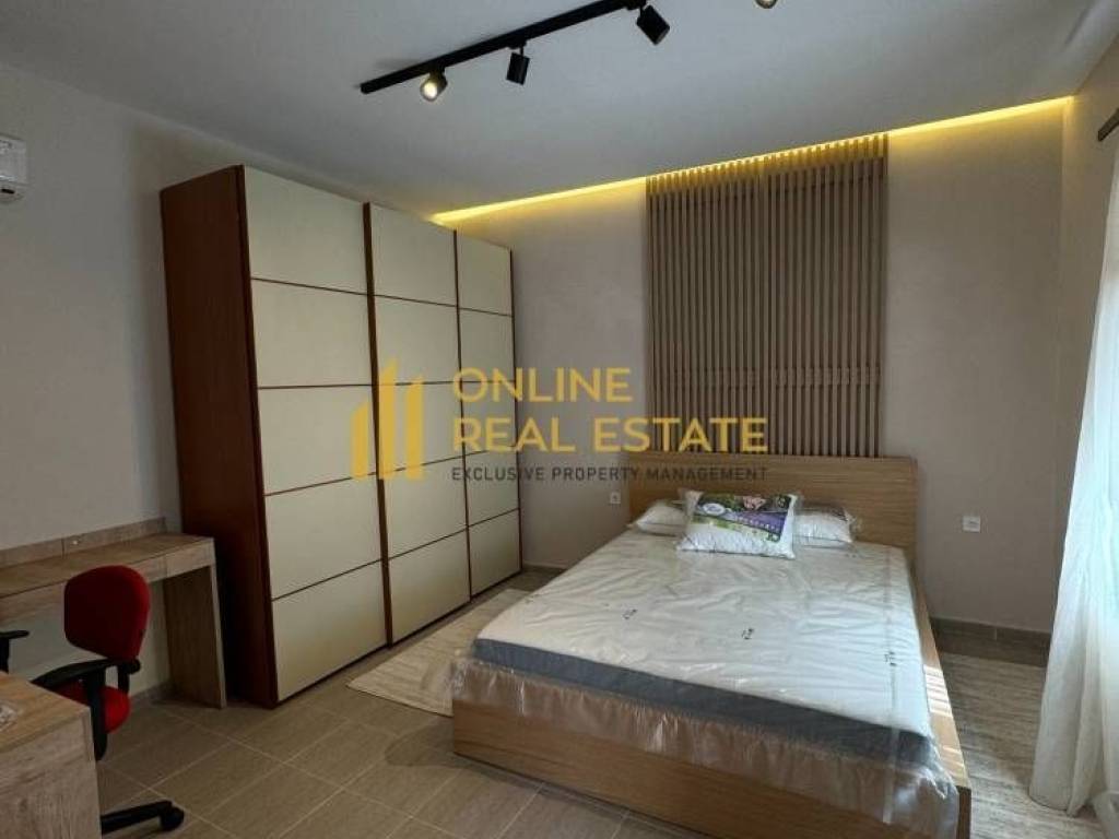 Υπνοδωμάτιο 16τμ με γραφείο μελέτης