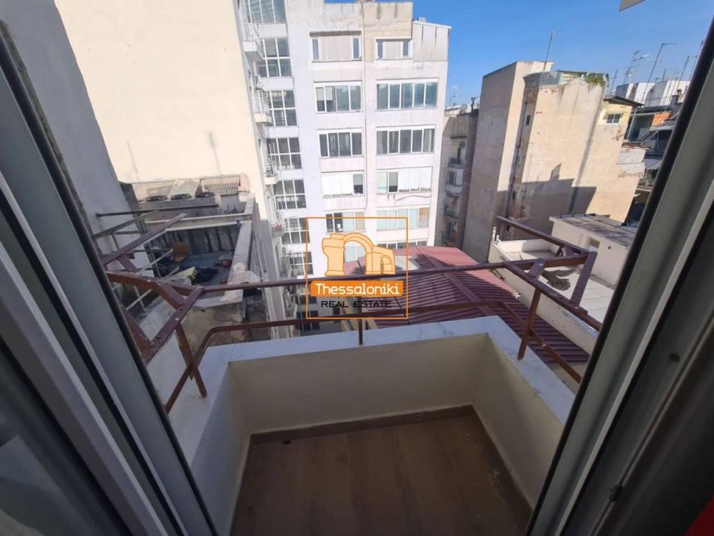 Πλ. Δημοκρατίας, Γκαρσονιέρα, 42 τ.μ.