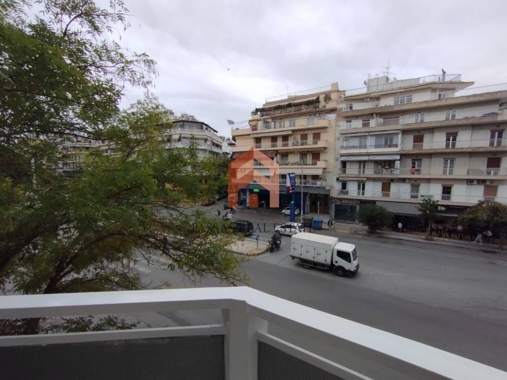 Θέα απο μπαλκόνι