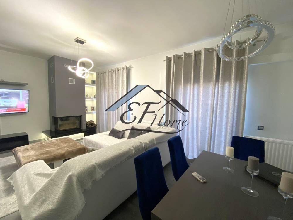 Ενιαίος χώρος σαλόνι-τραπεζαρία