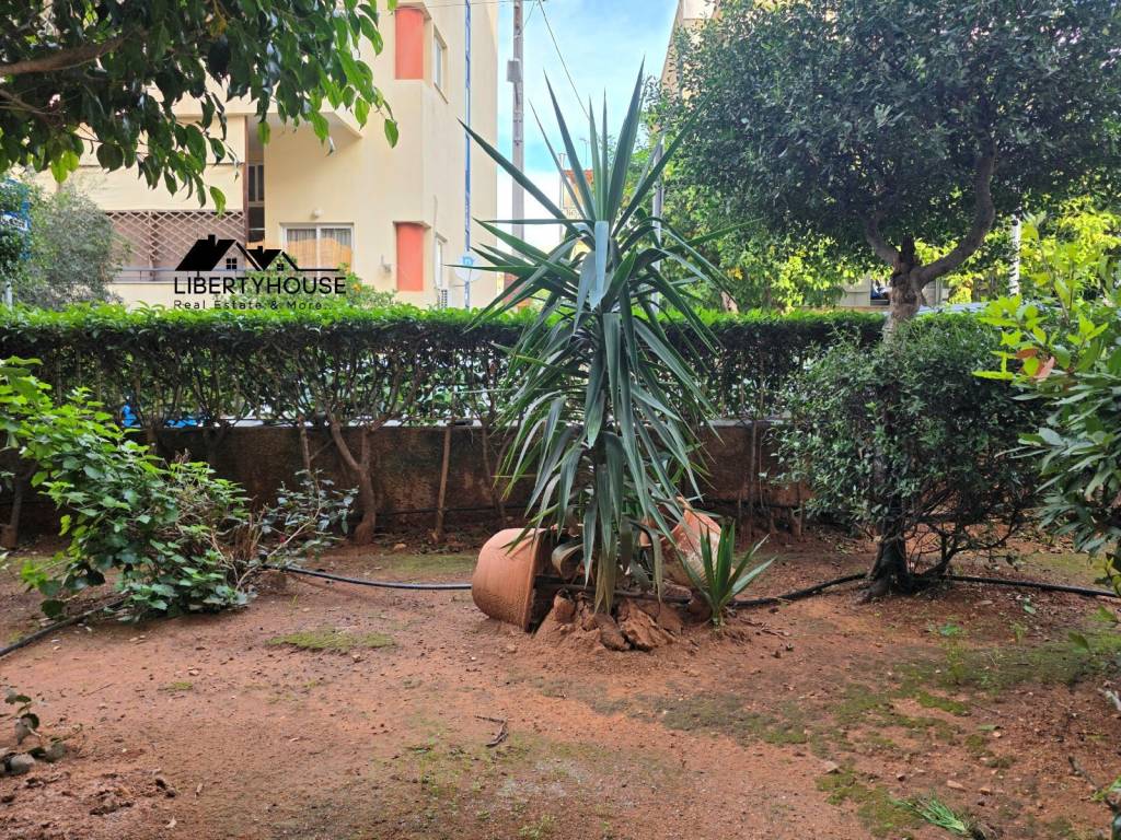 Kepos sten eisodo toy ktirioy