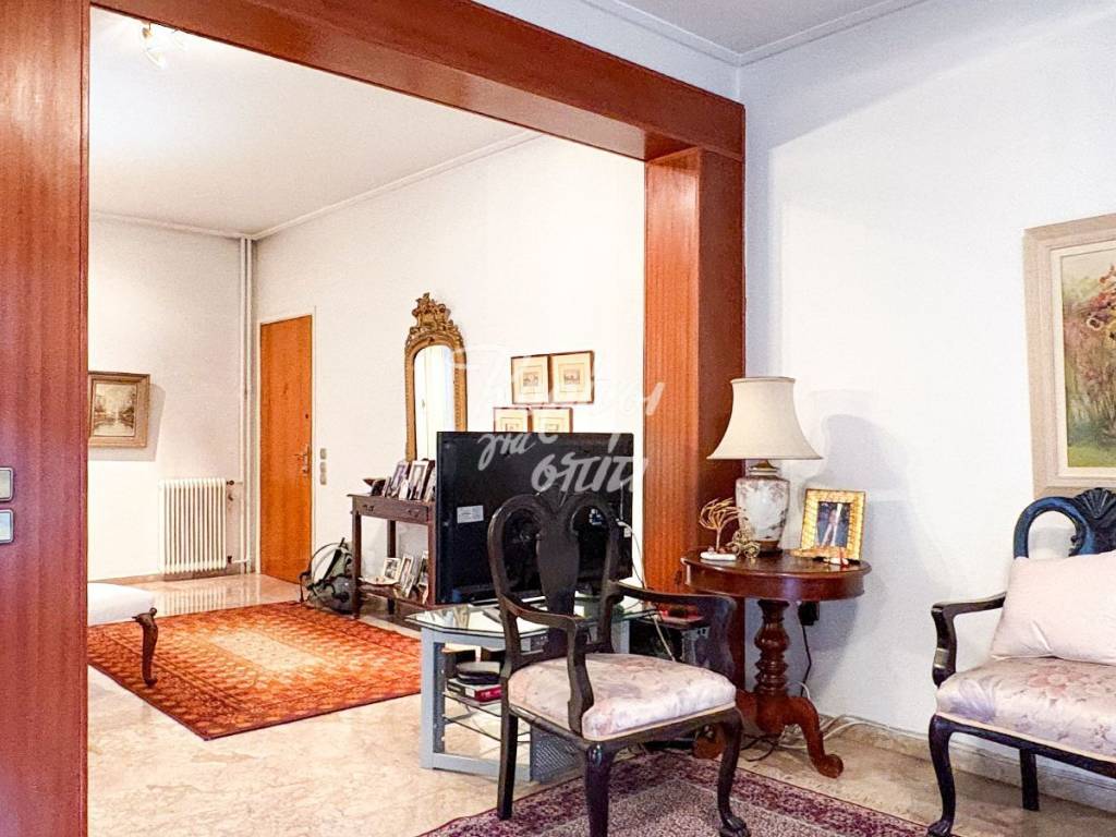 Anetos choros kathistikoy me eniaia syndese me to saloni.