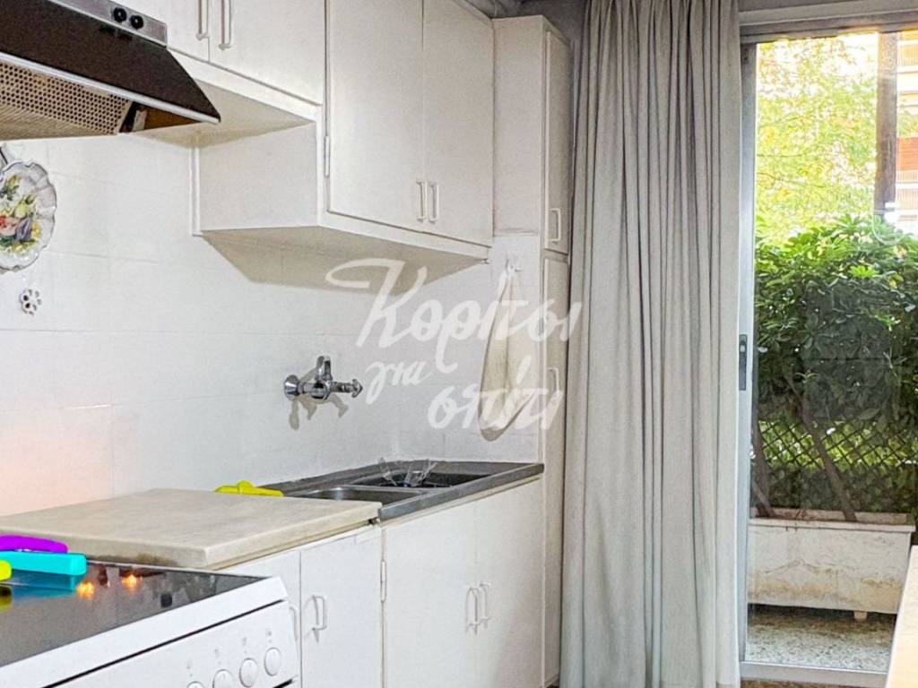 Koyzina me physiko photismo kai prosbase se mpalkoni.