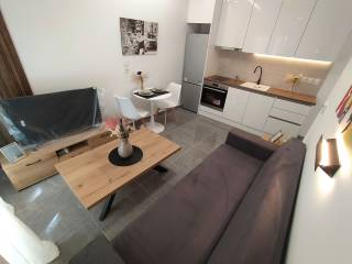 ANYPLACE MESITIKES YPERESIES