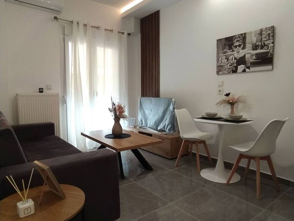 ANYPLACE MESITIKES YPERESIES