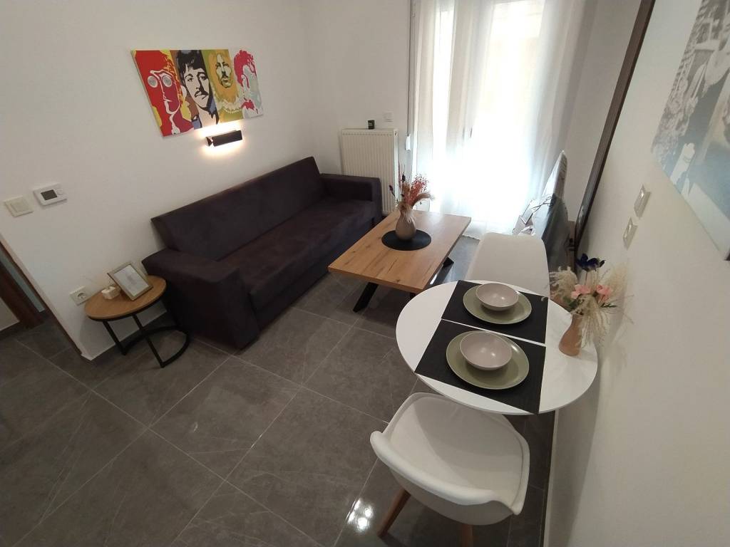 ANYPLACE MESITIKES YPERESIES