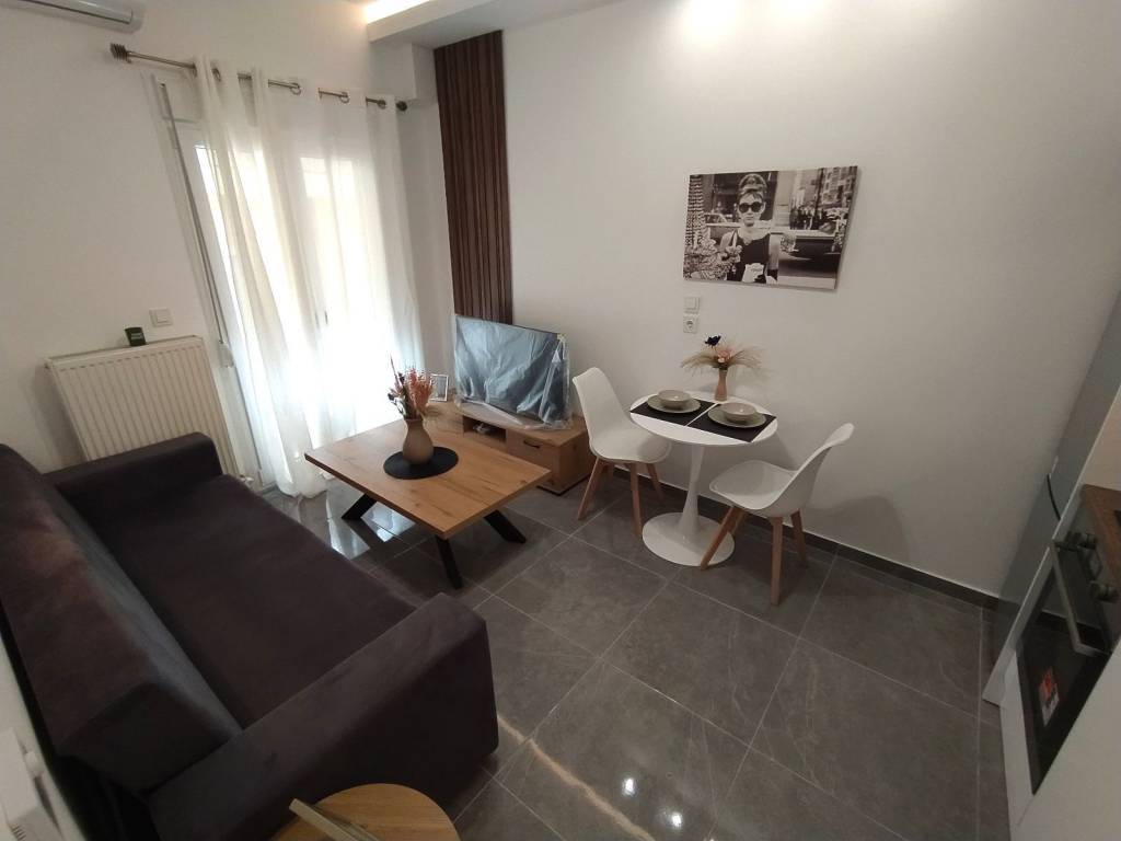 ANYPLACE MESITIKES YPERESIES