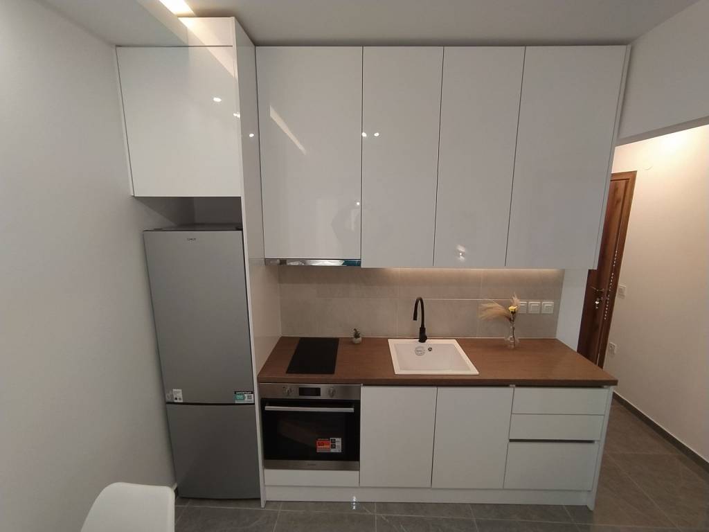 ANYPLACE MESITIKES YPERESIES