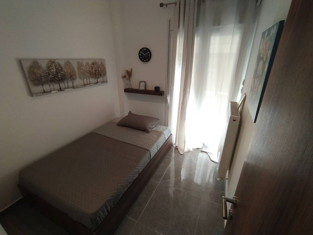 ANYPLACE MESITIKES YPERESIES